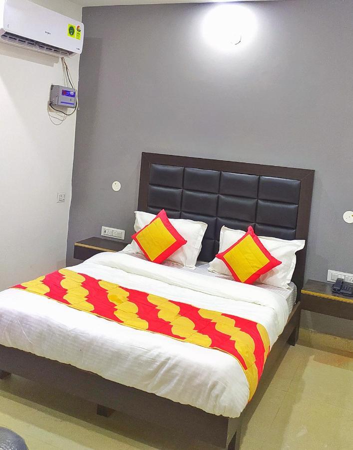 Hotel Red Snapper Couple Friendly At West Delhi 뉴델리 외부 사진