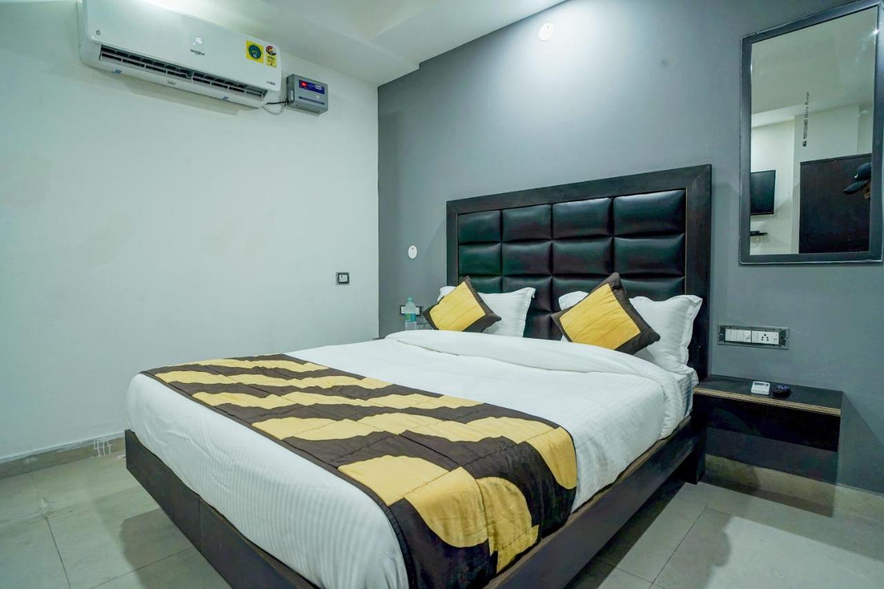 Hotel Red Snapper Couple Friendly At West Delhi 뉴델리 외부 사진