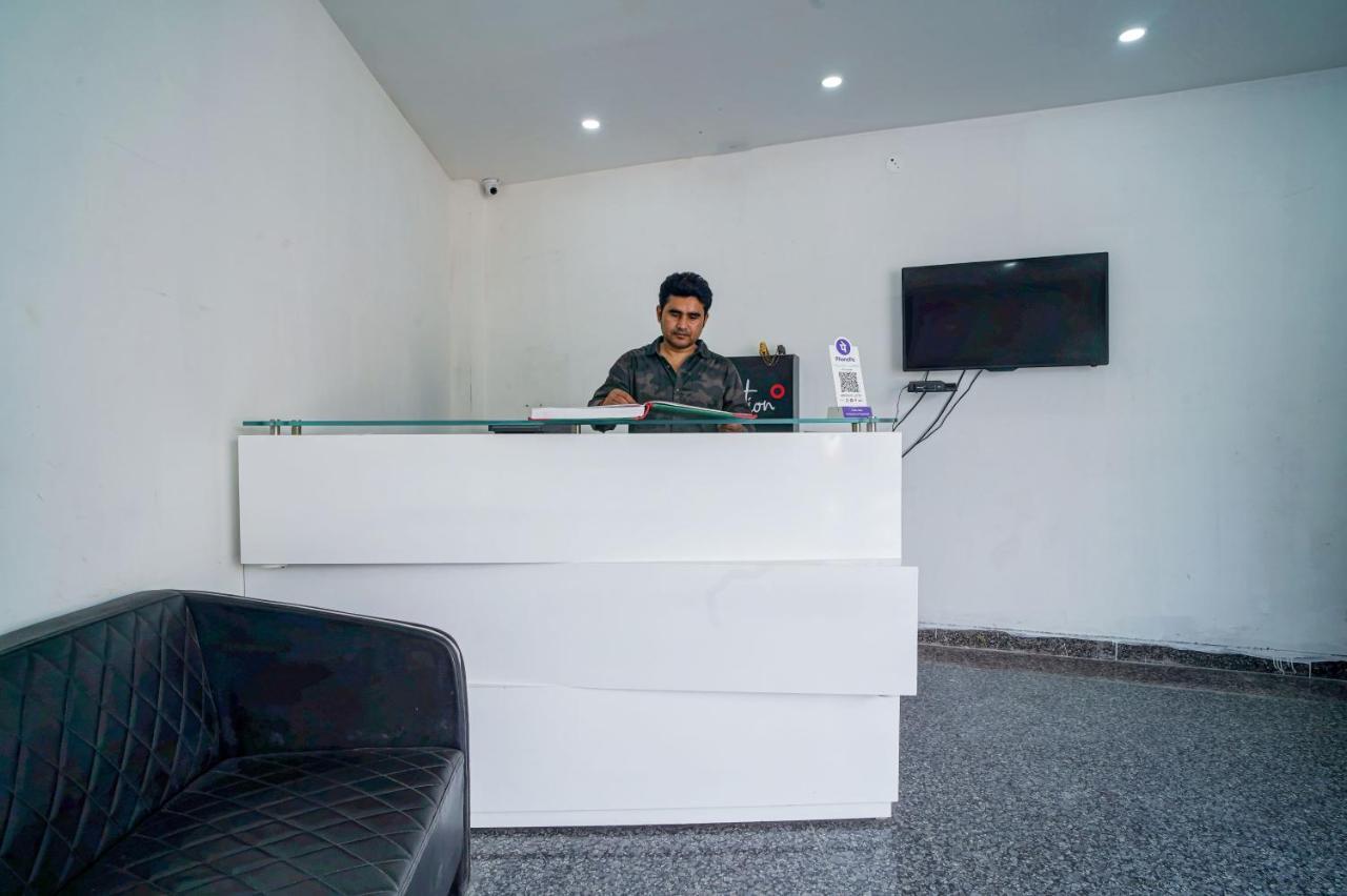Hotel Red Snapper Couple Friendly At West Delhi 뉴델리 외부 사진