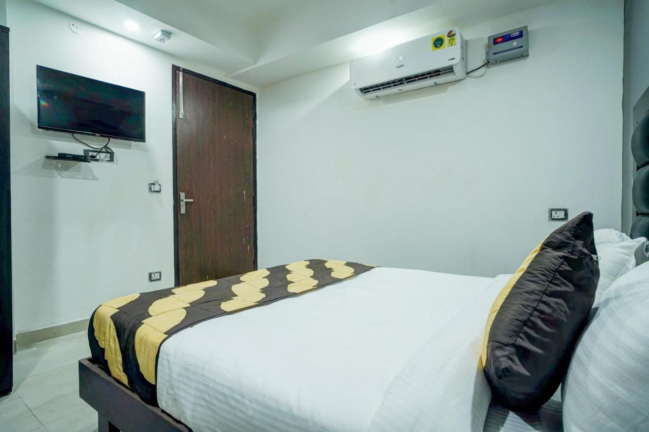 Hotel Red Snapper Couple Friendly At West Delhi 뉴델리 외부 사진