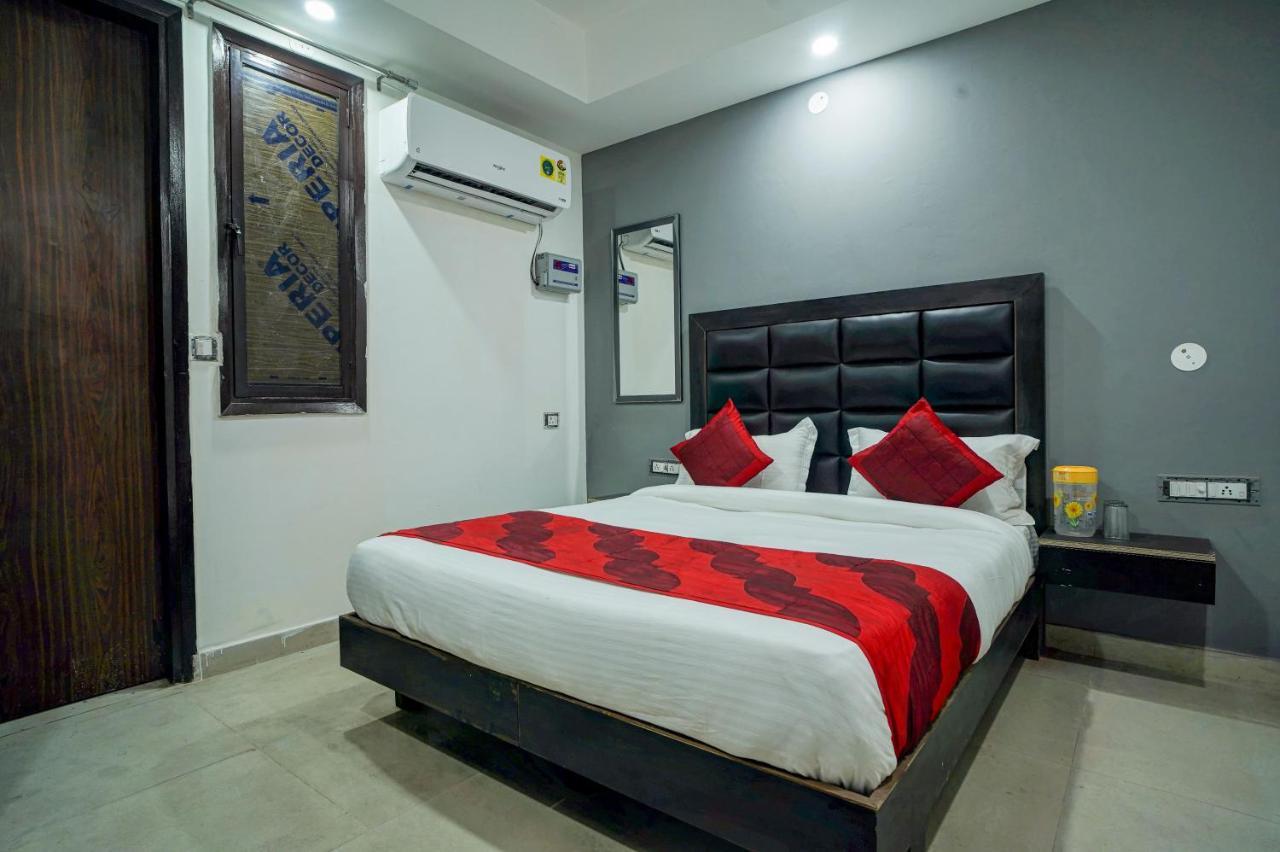 Hotel Red Snapper Couple Friendly At West Delhi 뉴델리 외부 사진