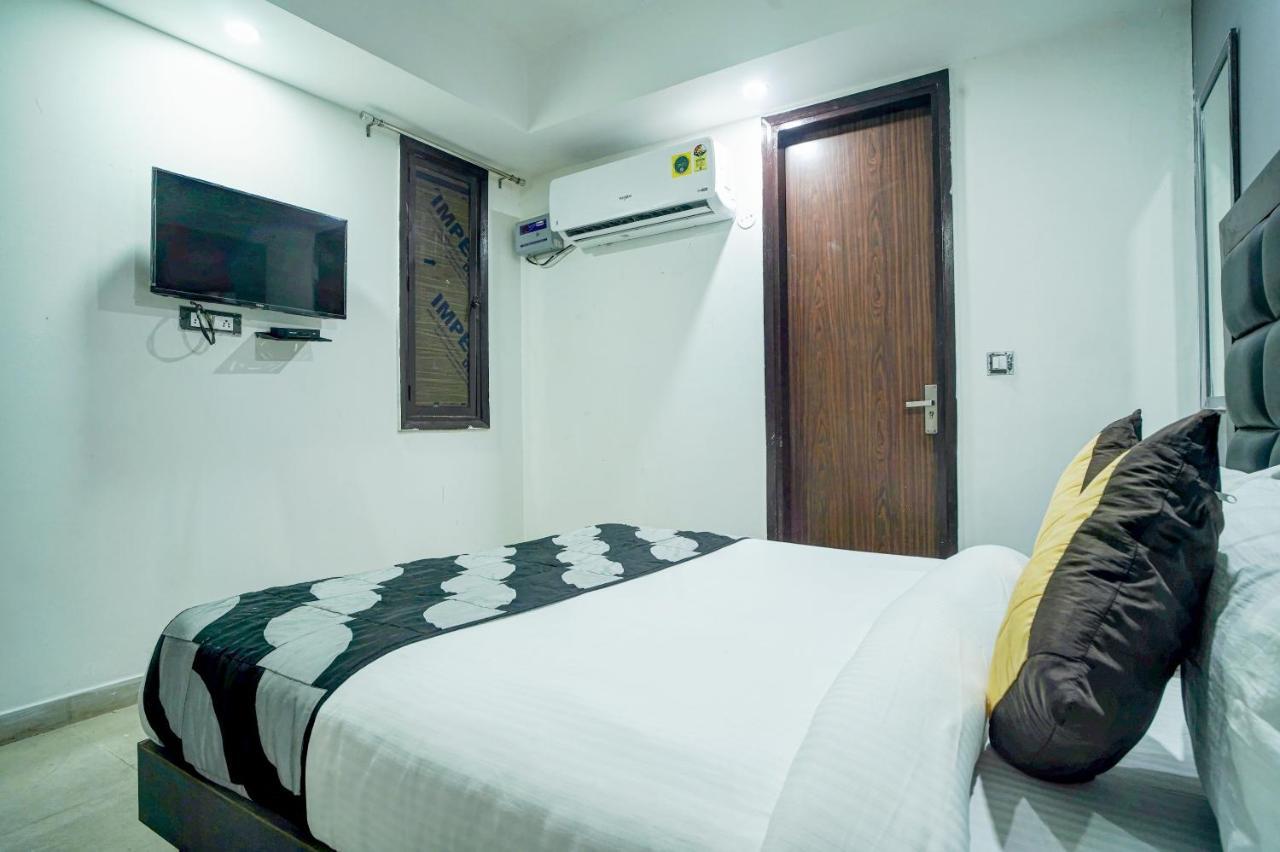 Hotel Red Snapper Couple Friendly At West Delhi 뉴델리 외부 사진
