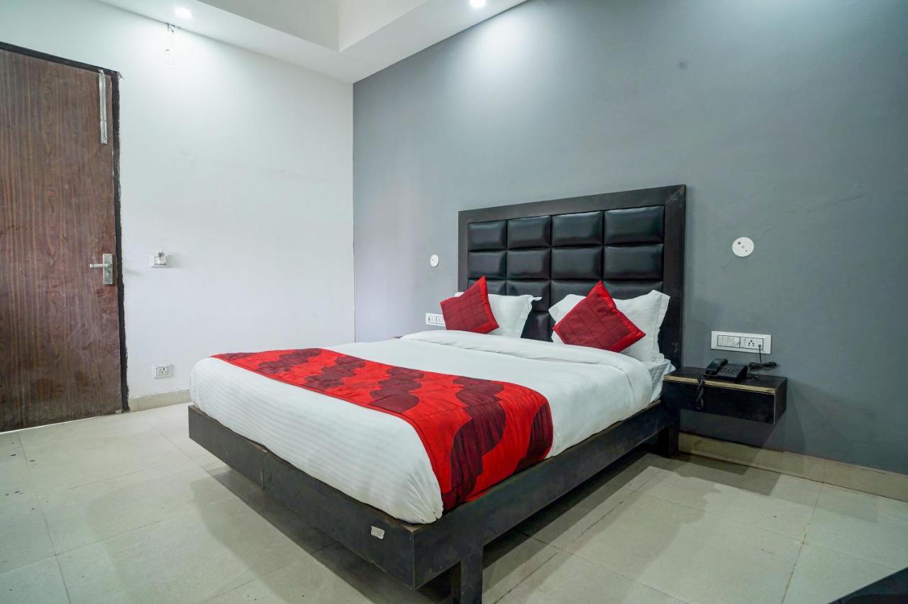 Hotel Red Snapper Couple Friendly At West Delhi 뉴델리 외부 사진