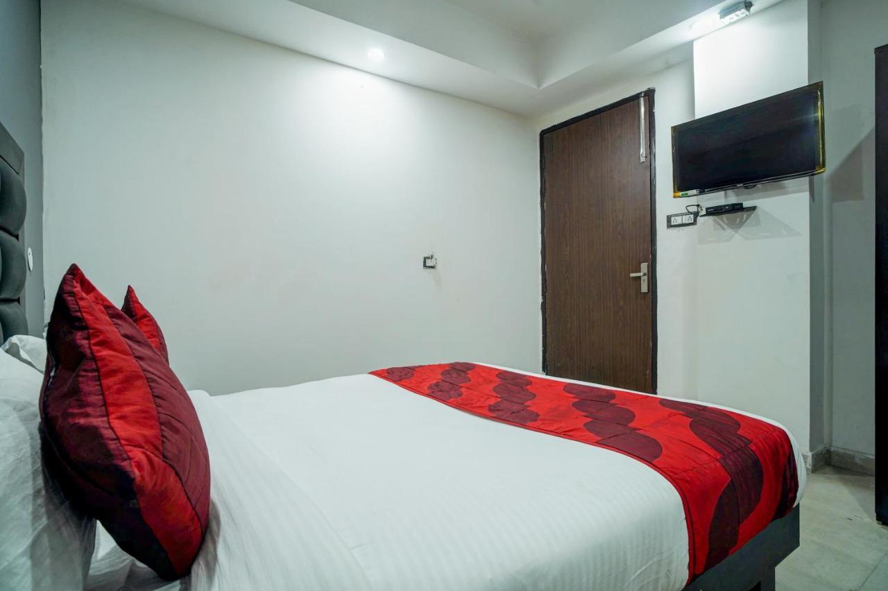 Hotel Red Snapper Couple Friendly At West Delhi 뉴델리 외부 사진