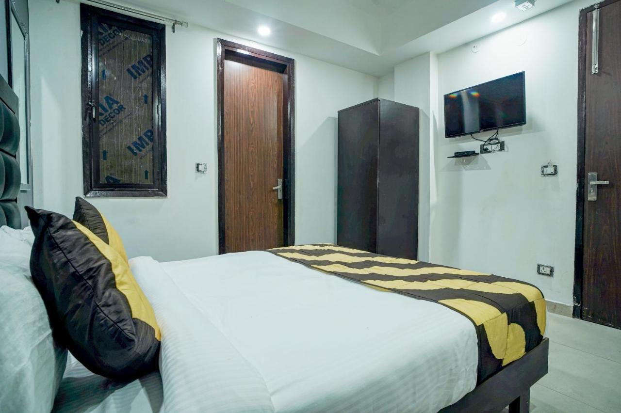 Hotel Red Snapper Couple Friendly At West Delhi 뉴델리 외부 사진