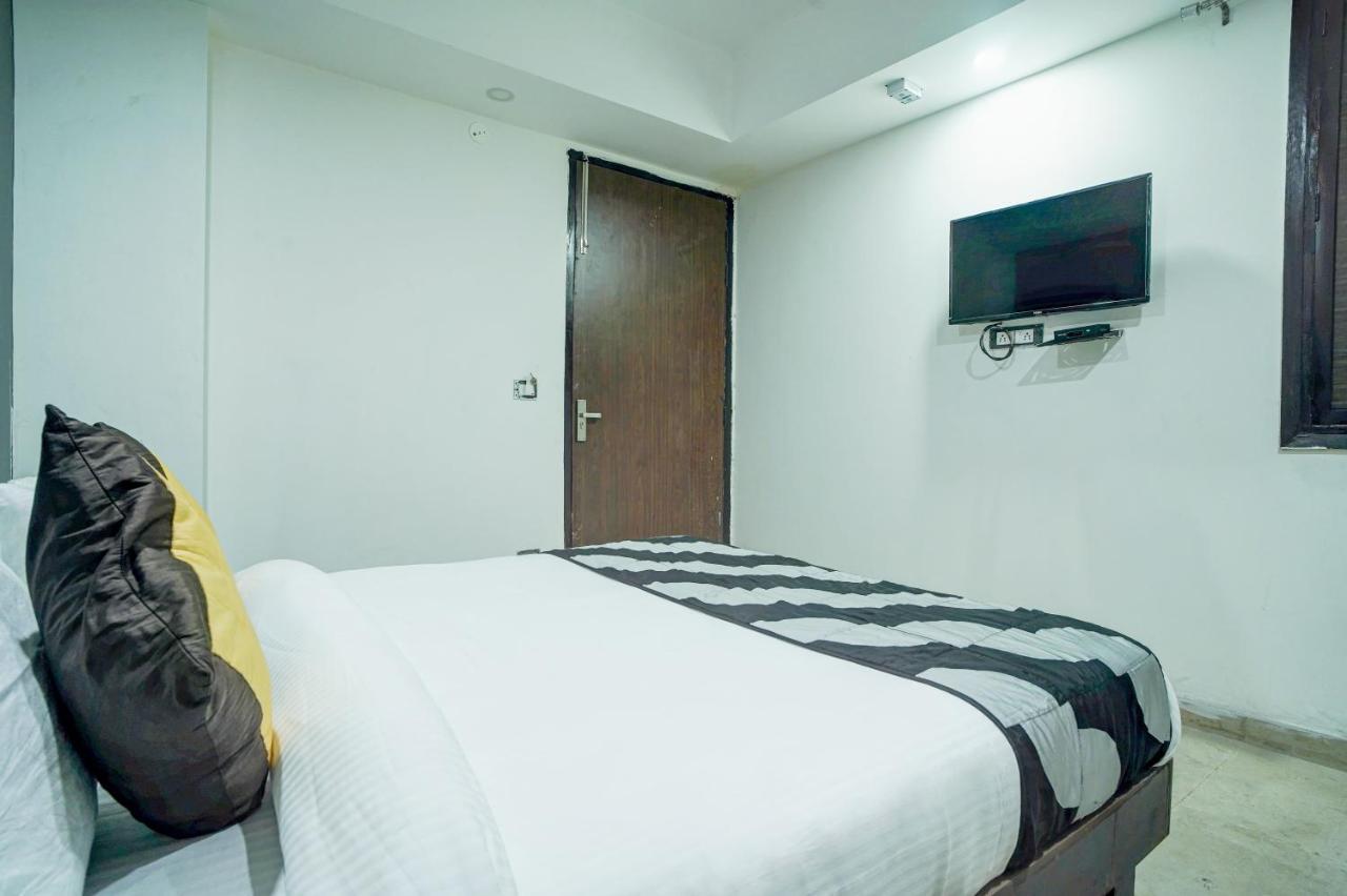 Hotel Red Snapper Couple Friendly At West Delhi 뉴델리 외부 사진