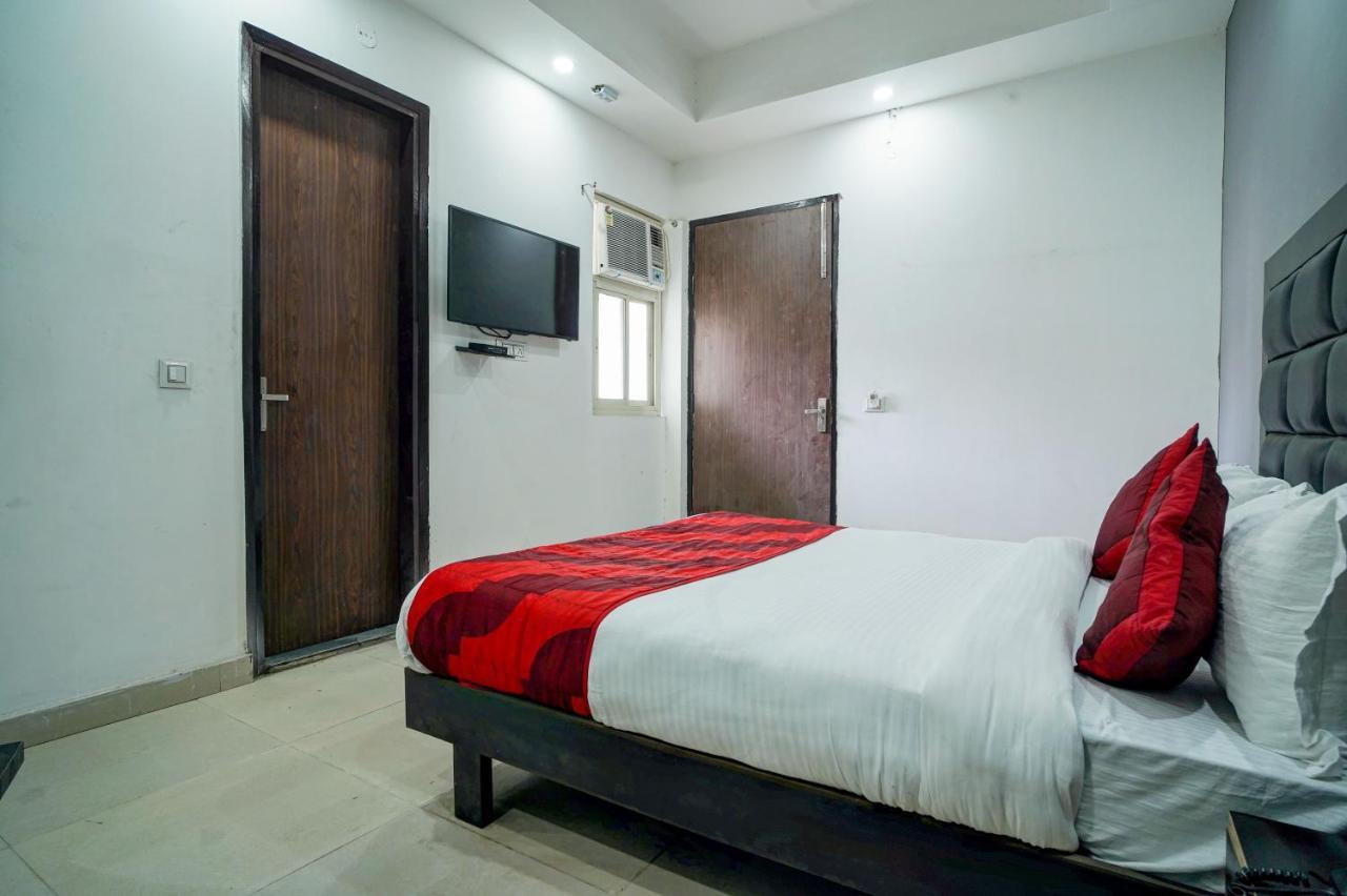 Hotel Red Snapper Couple Friendly At West Delhi 뉴델리 외부 사진