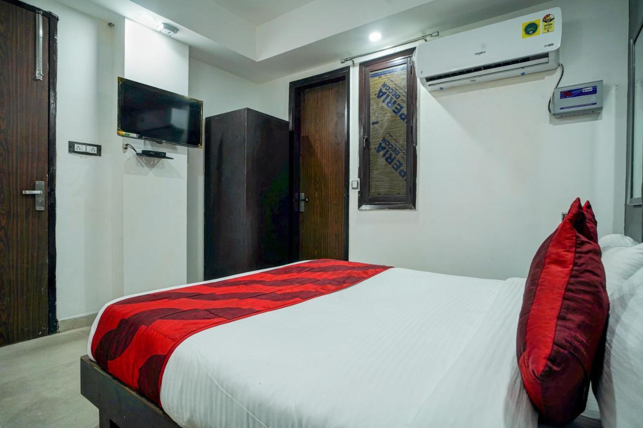 Hotel Red Snapper Couple Friendly At West Delhi 뉴델리 외부 사진