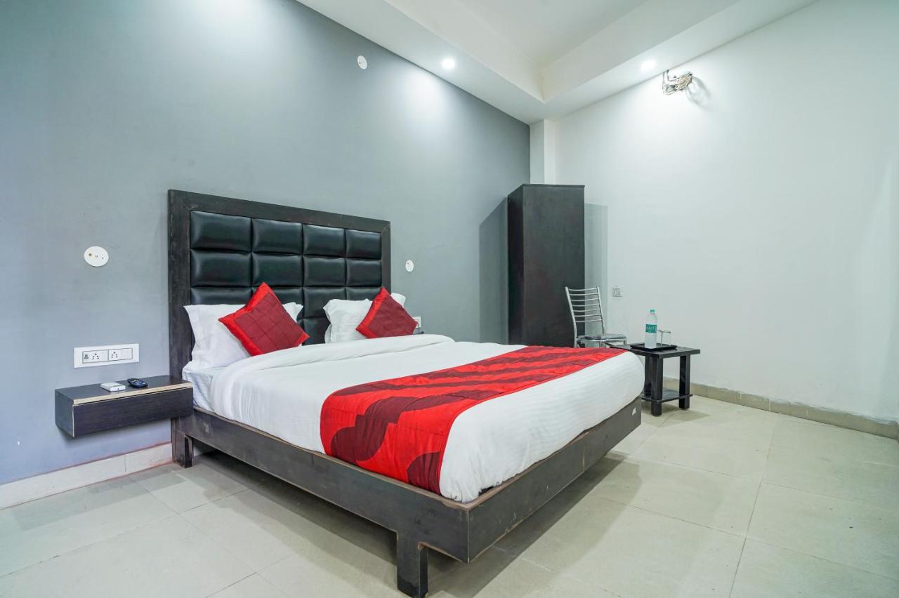 Hotel Red Snapper Couple Friendly At West Delhi 뉴델리 외부 사진