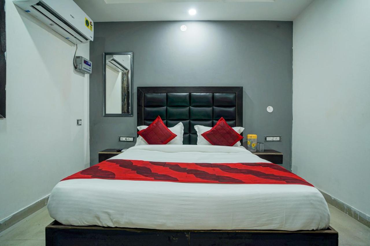 Hotel Red Snapper Couple Friendly At West Delhi 뉴델리 외부 사진