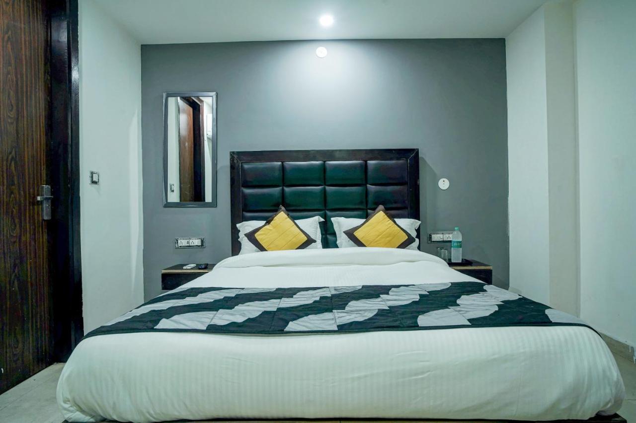 Hotel Red Snapper Couple Friendly At West Delhi 뉴델리 외부 사진