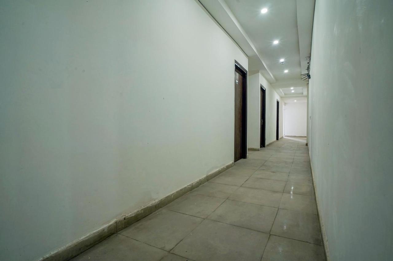 Hotel Red Snapper Couple Friendly At West Delhi 뉴델리 외부 사진