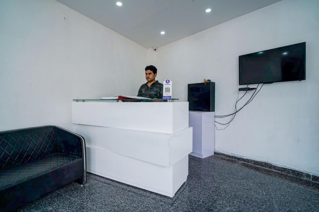 Hotel Red Snapper Couple Friendly At West Delhi 뉴델리 외부 사진